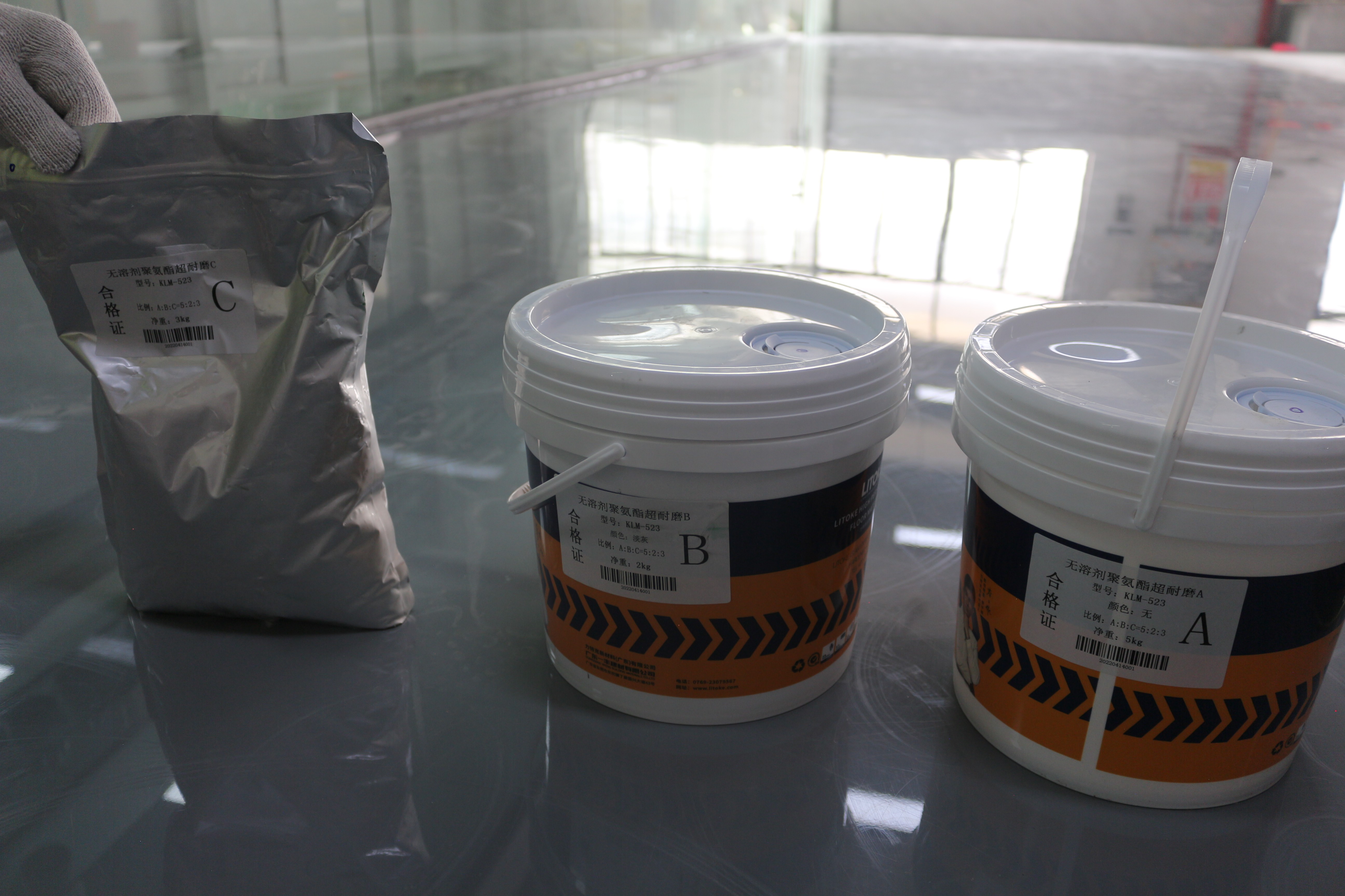 力特克無溶劑聚氨酯超耐磨地坪漆 力特克無溶劑聚氨酯超耐磨地坪漆